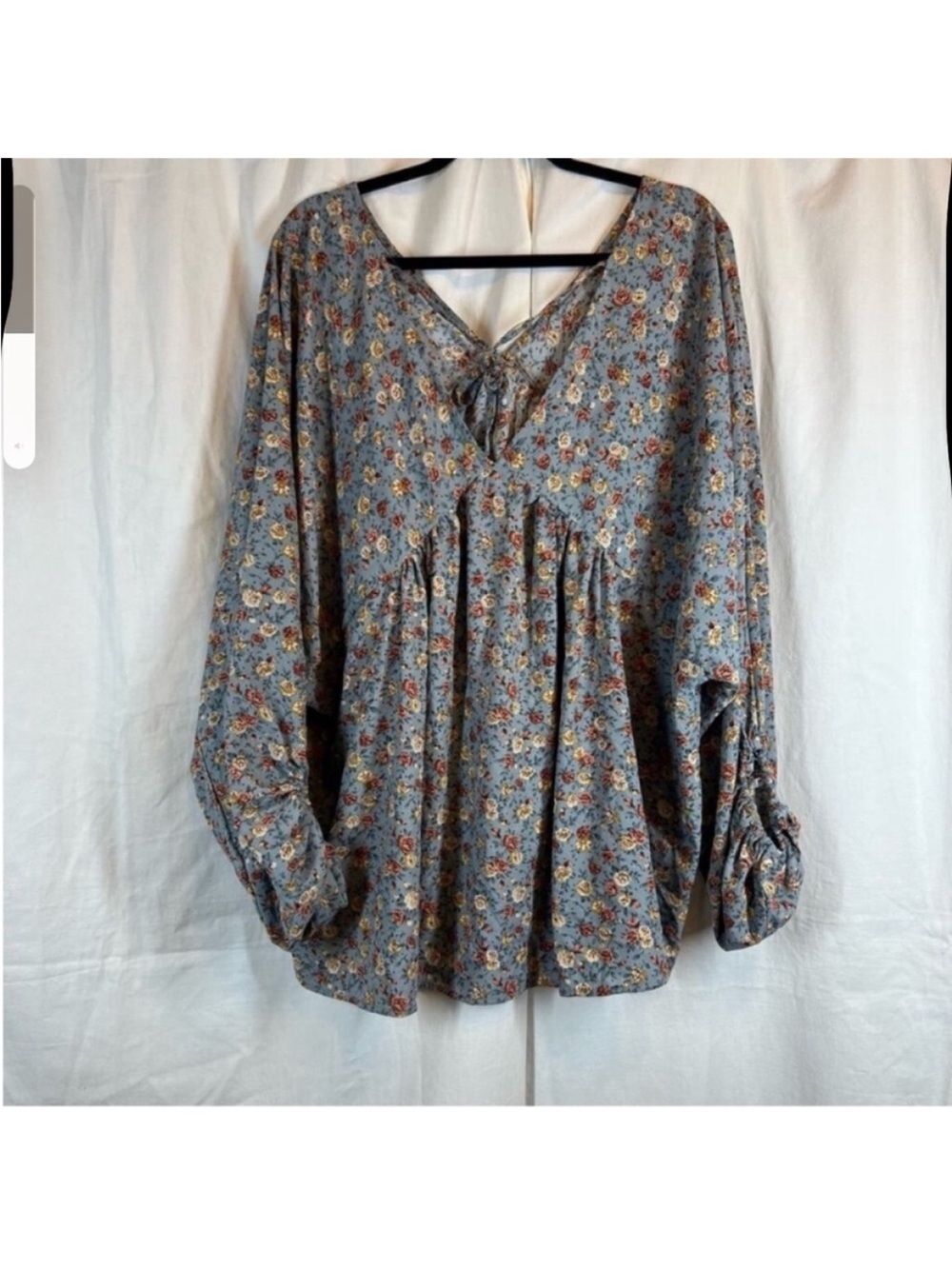 Hayden Los Angeles Floral Cottagecore peasant v neck long sleeve blouse